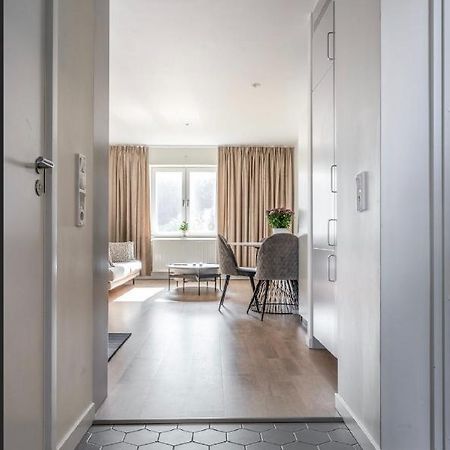 Central Apartment 5Min Drive To The Airport. Stockholm Buitenkant foto
